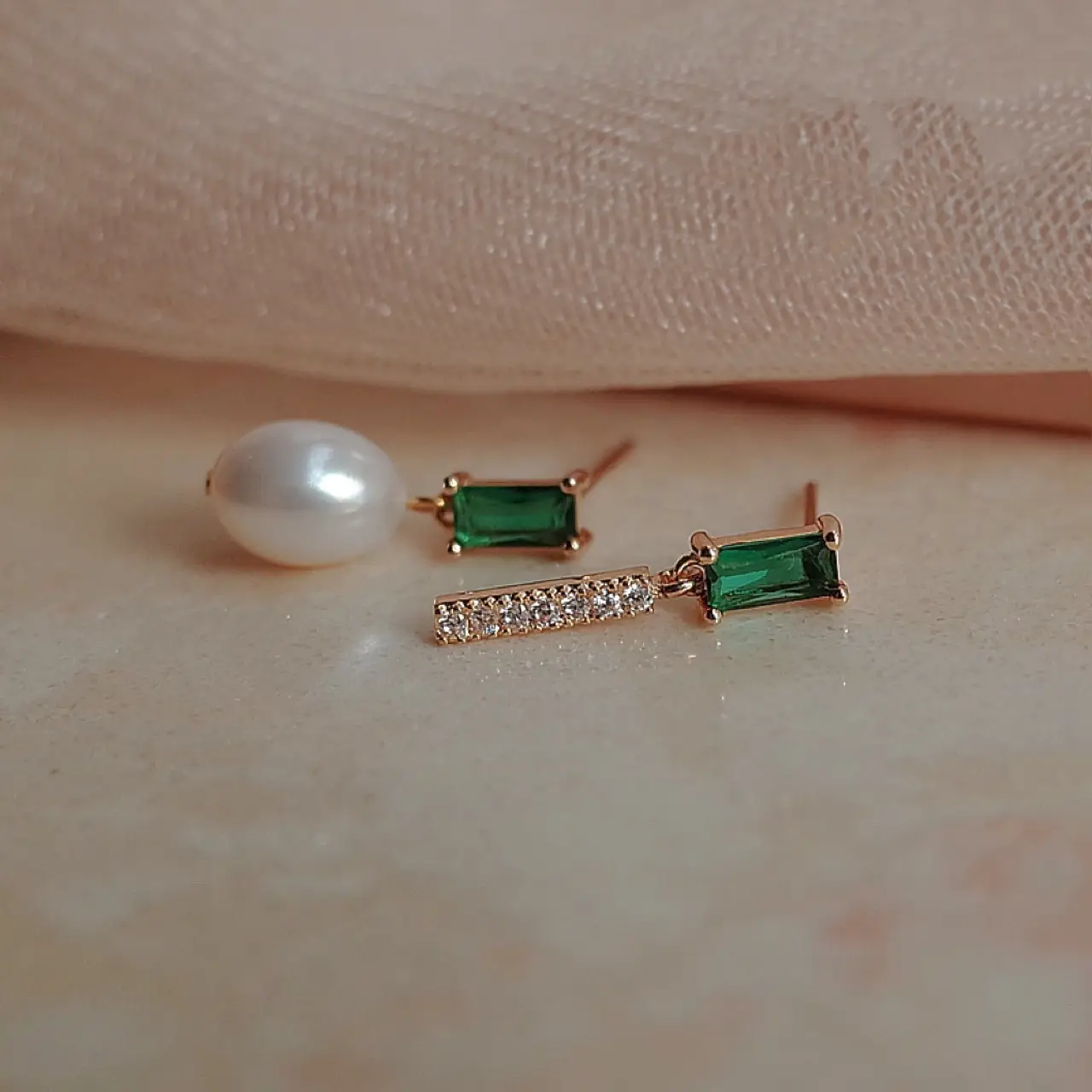 French Fine Inlaid Green Zircon Earrings — feature 8