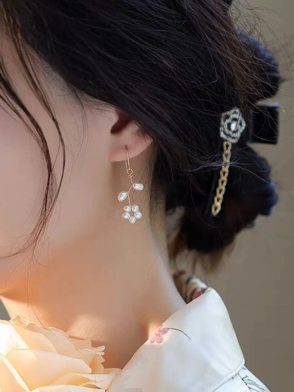 Natural Pearl Earrings with Flower Clip & Ear Clip — feature 2