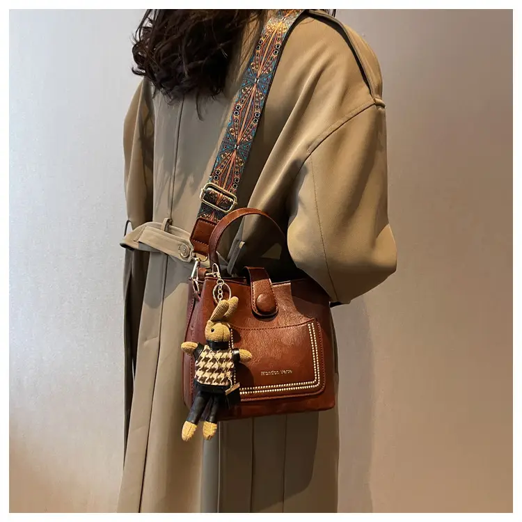 Women's Brown Leather Shoulder Bag with Crossbody Strap — feature 20