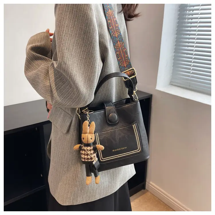 Women's Brown Leather Shoulder Bag with Crossbody Strap — feature 21
