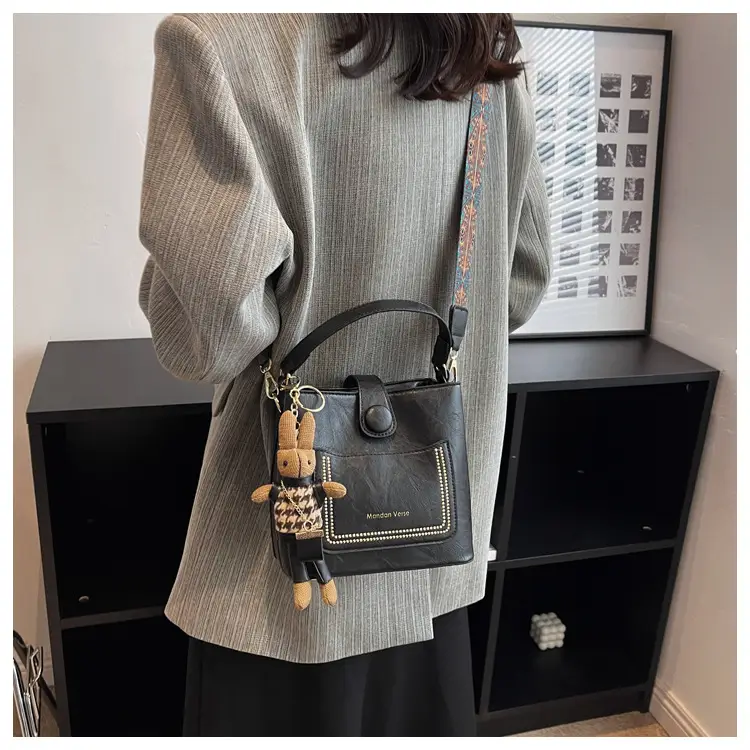 Women's Brown Leather Shoulder Bag with Crossbody Strap — feature 24