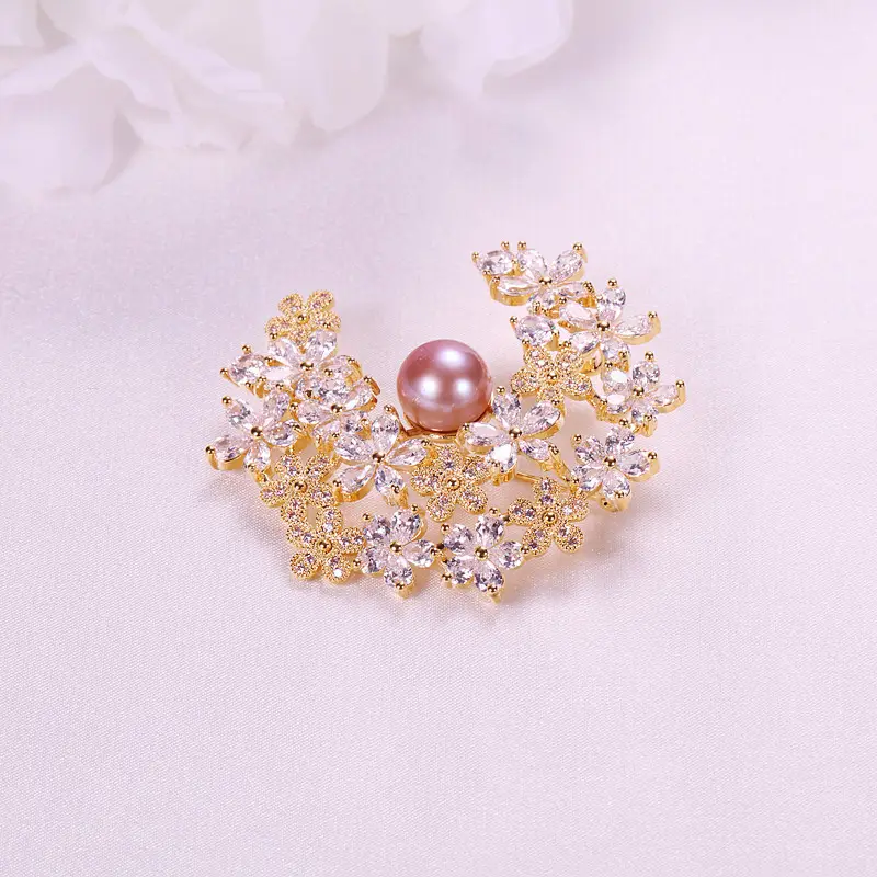 High-End Rhinestone Brooch with Freshwater Pearl - Image 3