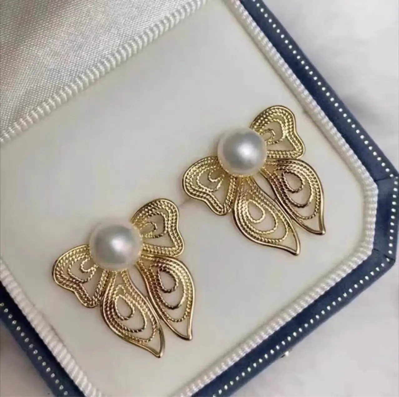 Filigree Butterfly Earrings Pearl Gentle French — feature 6