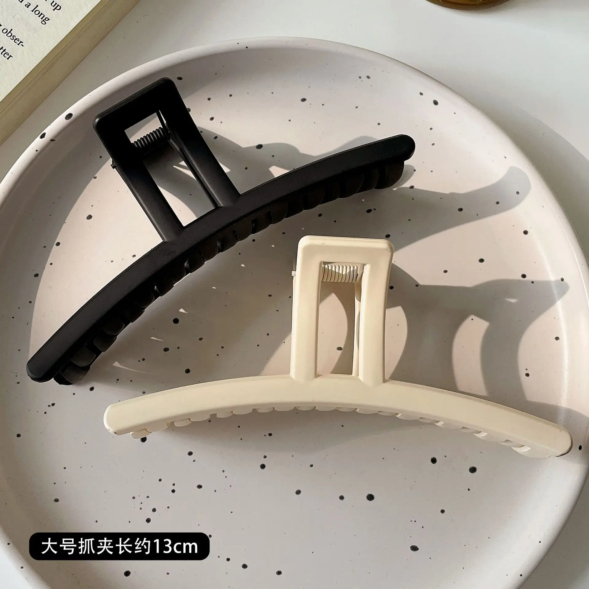 Large Frosted Hair Clip for Women 13cm - Image 9
