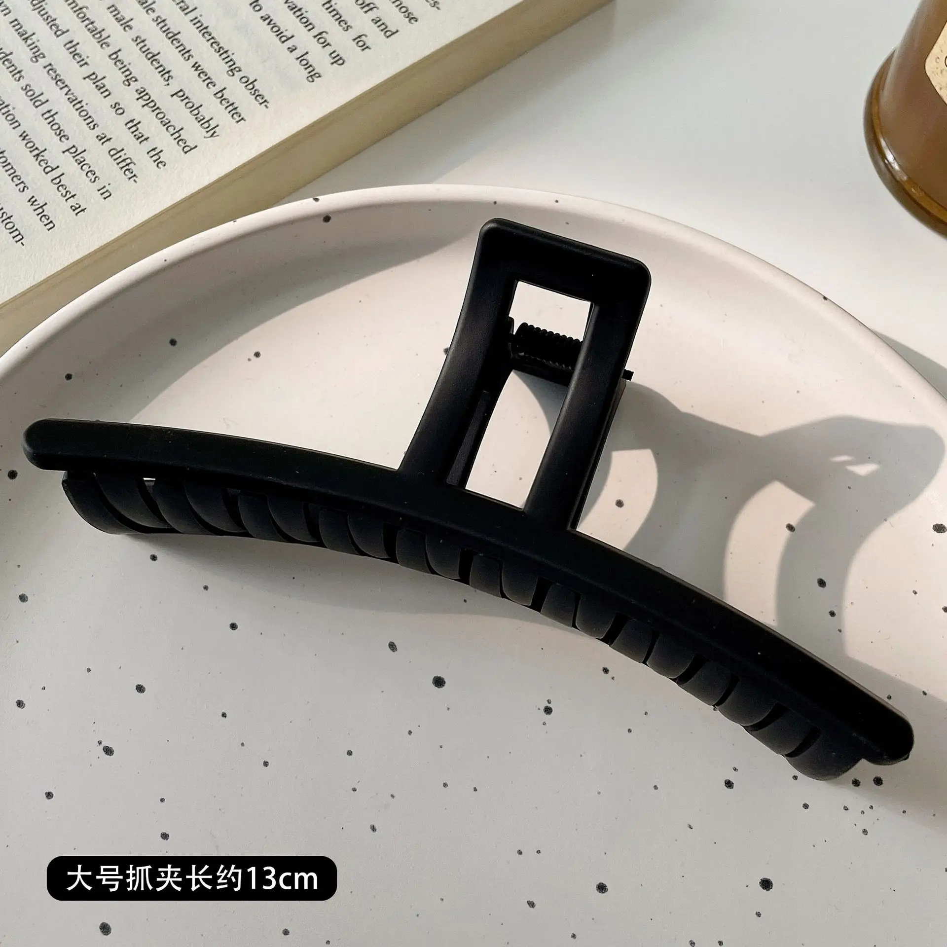 Large Frosted Hair Clip for Women 13cm - Image 2