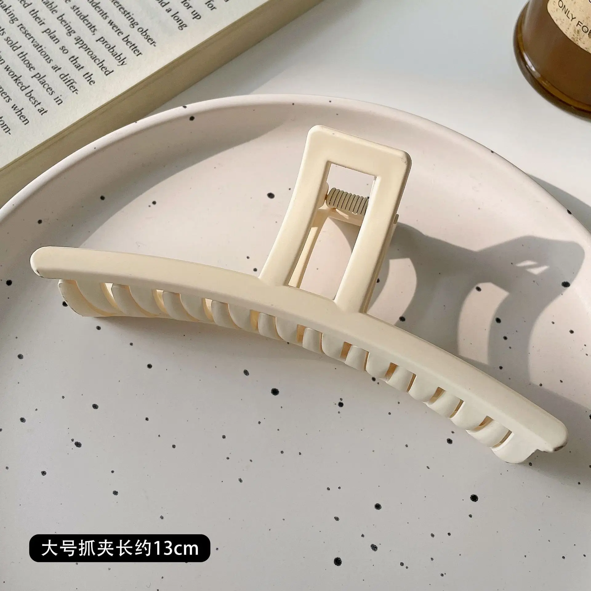 Large Frosted Hair Clip for Women 13cm - Image 3