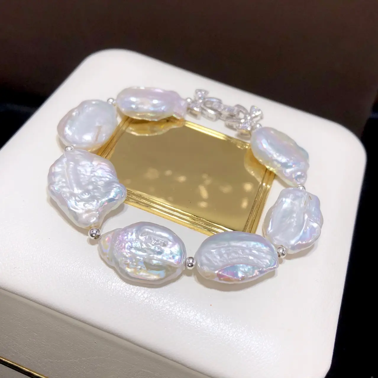 Natural Baroque Pearl Bracelet with Freshwater Design - Image 2