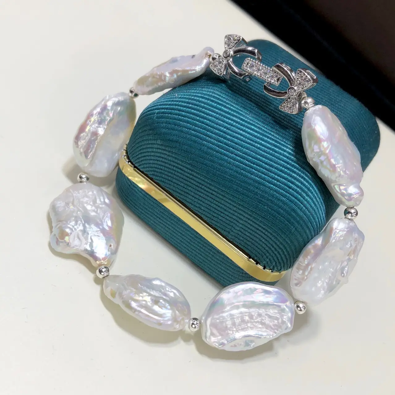 Natural Baroque Pearl Bracelet with Freshwater Design - Image 3