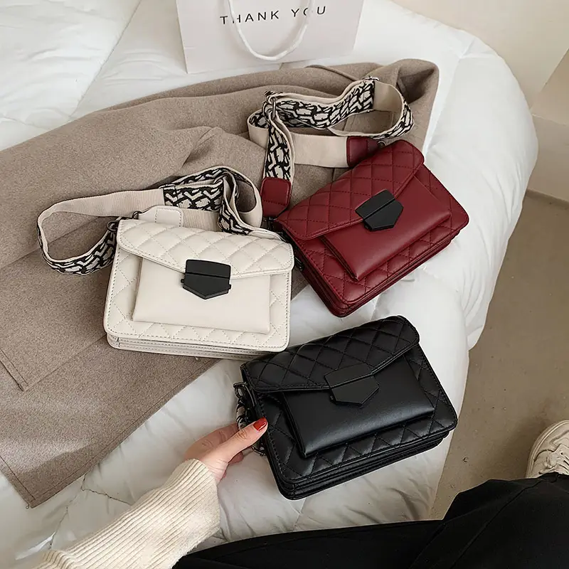 Black Quilted Korean Style Shoulder Bag for Women - Image 4