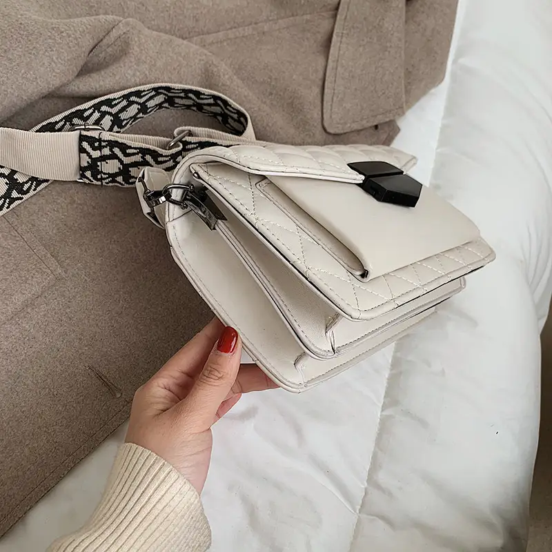 Black Quilted Korean Style Shoulder Bag for Women - Image 5