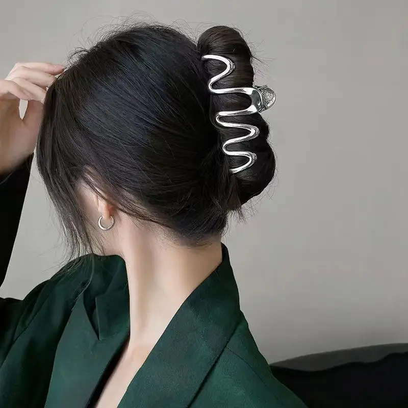 Wave Metal Hair Clip for Women Summer Back - Image 2