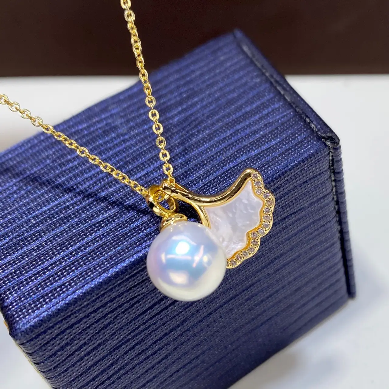 Gold Pearl Crossbody Necklace with Mother Shell Design - Image 2