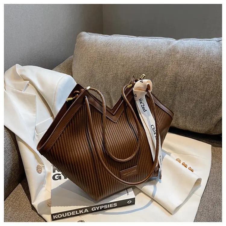 Kouделяka Brown Leather Shoulder Bag for Women — feature 31