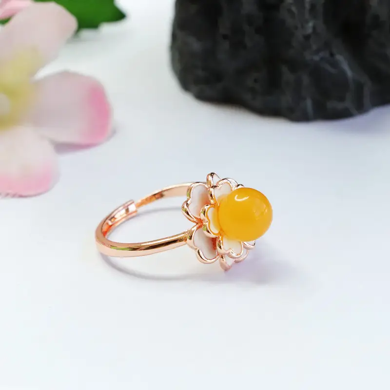 Guan Yu Yellow Amber Camellia Ring with Rose Gold — feature 9