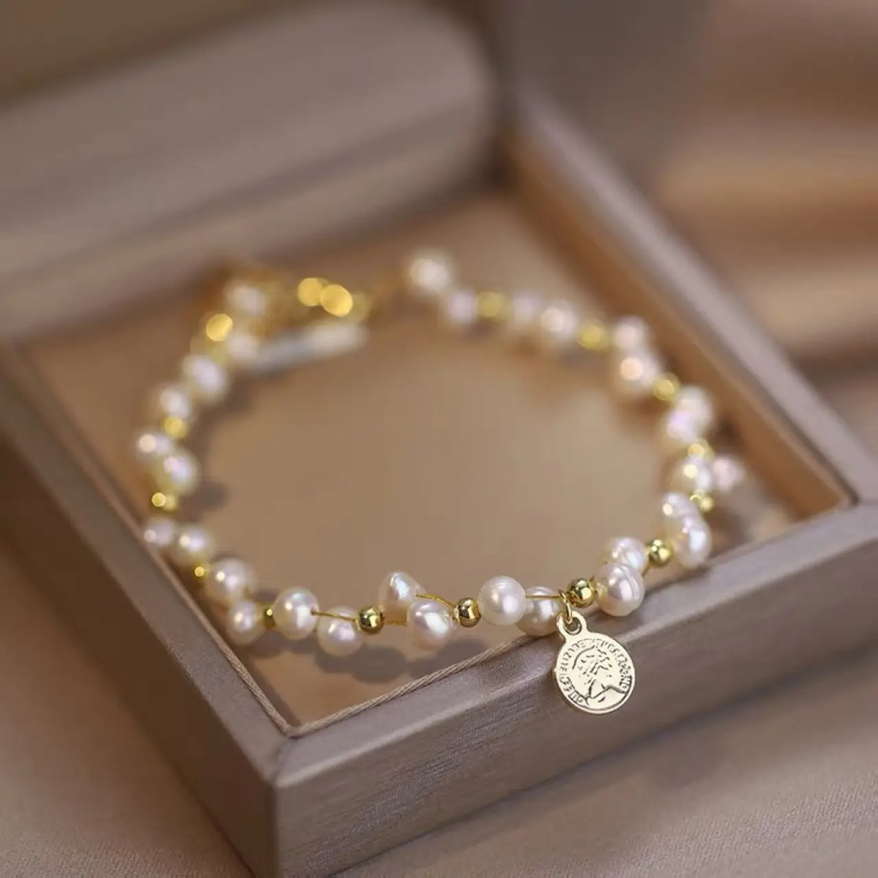 White Pearl Necklace for Women's Elegant Accessories - Image 2