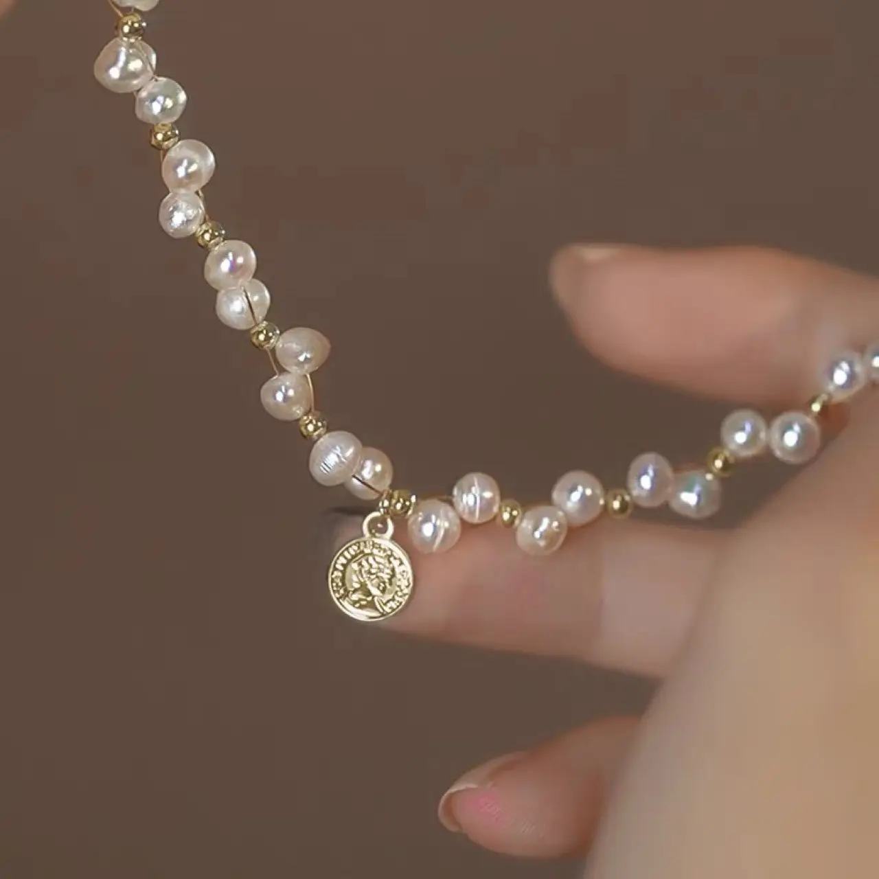 White Pearl Necklace for Women's Elegant Accessories - Image 3