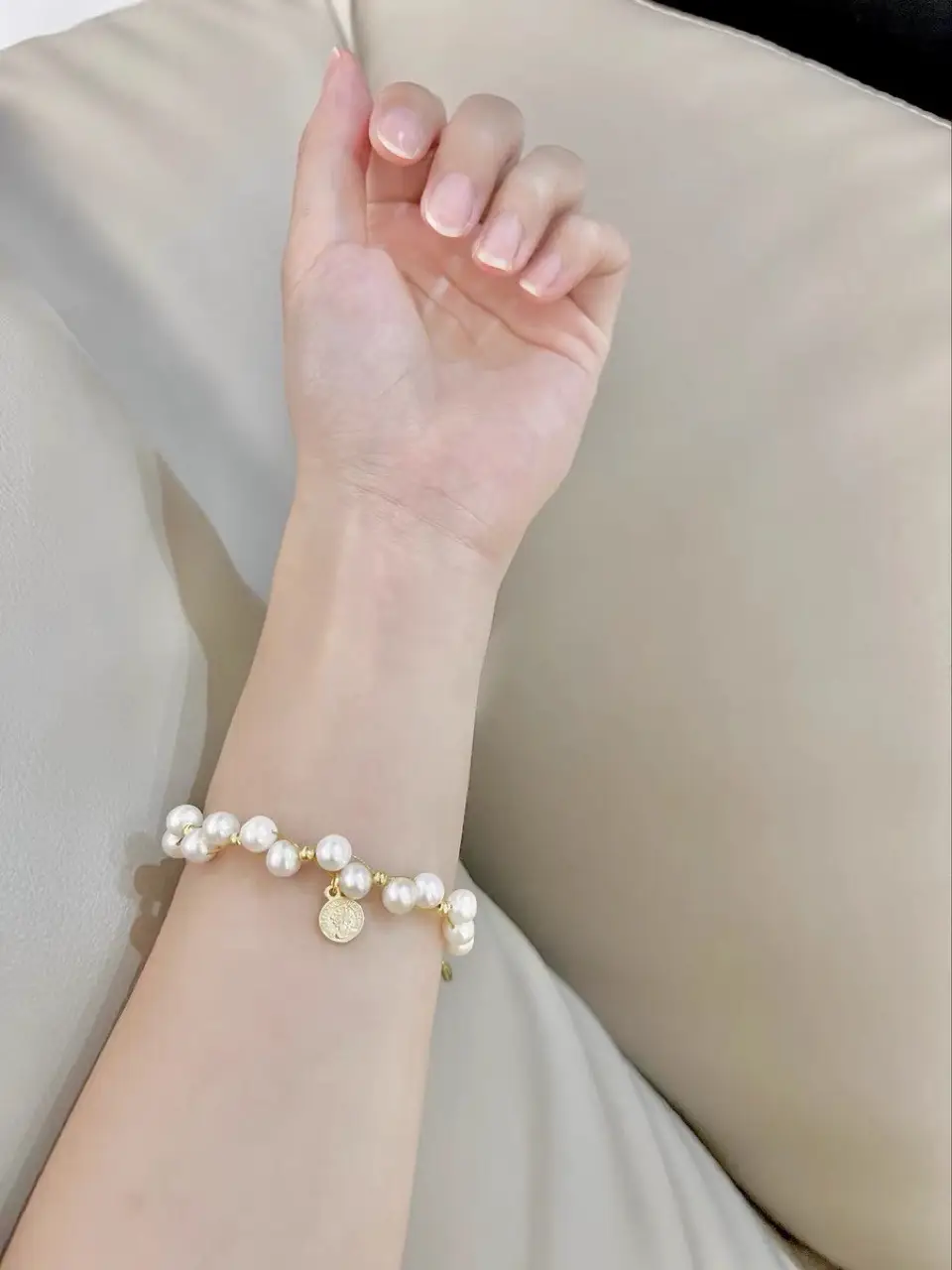 White Pearl Necklace for Women's Elegant Accessories — feature 7