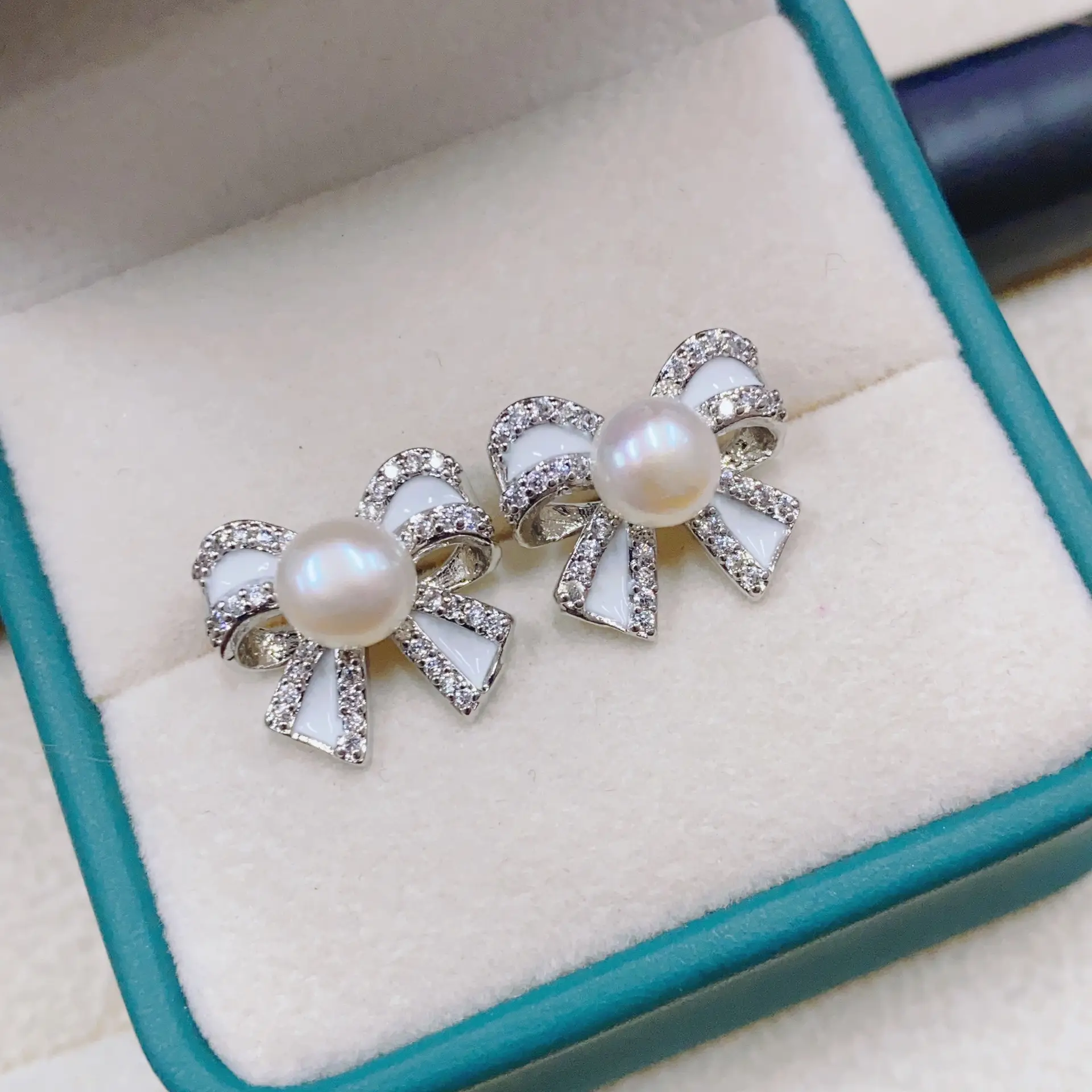 Natural Freshwater Pearl Bow Earrings 2022 — feature 14
