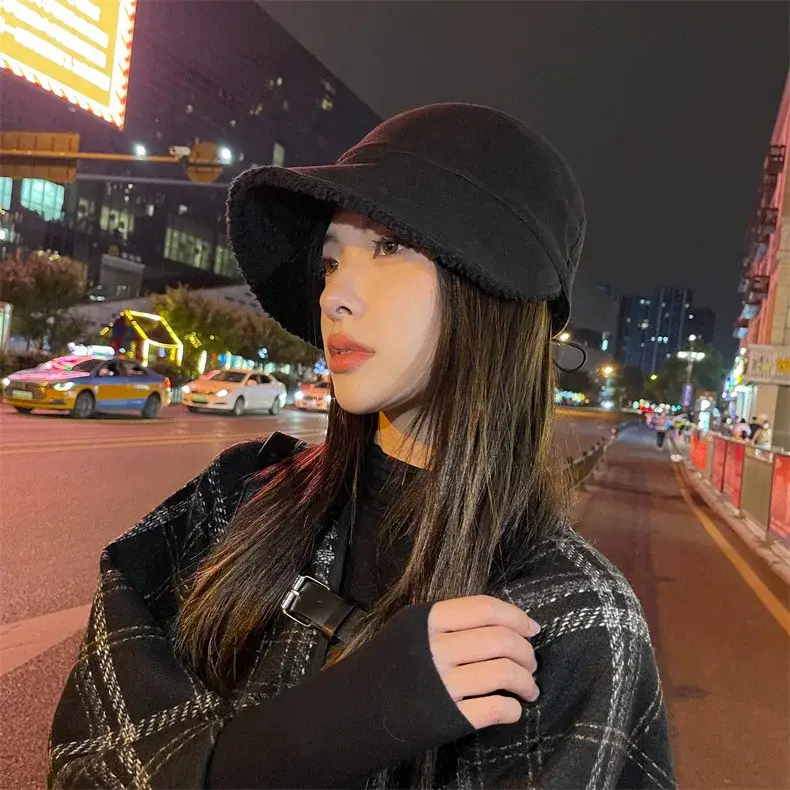 Women's Fleece Lined Beige Baseball Cap for Winter — feature 6