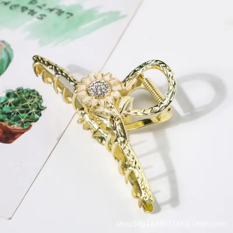 Elegant Shark Clip Hairpin with Pearl Beads - Image 19