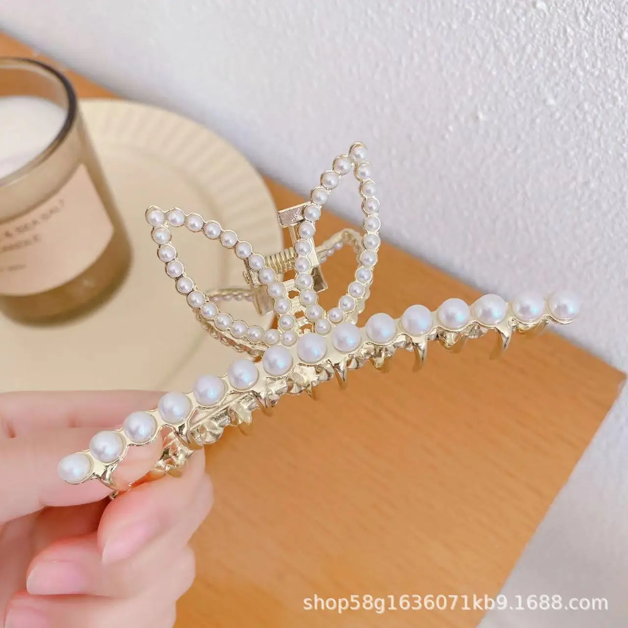 Elegant Shark Clip Hairpin with Pearl Beads - Image 20
