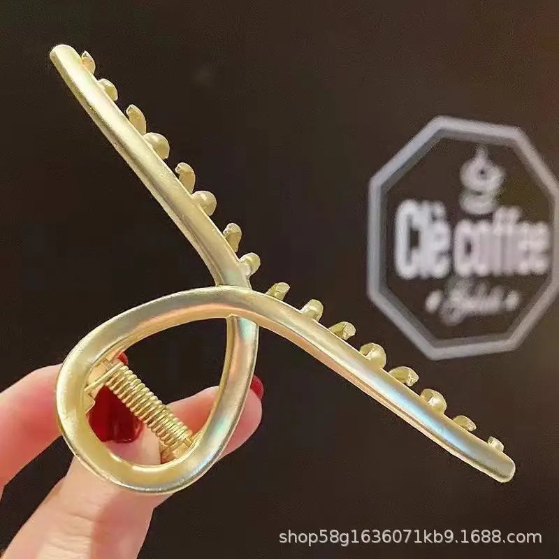 Elegant Shark Clip Hairpin with Pearl Beads - Image 27