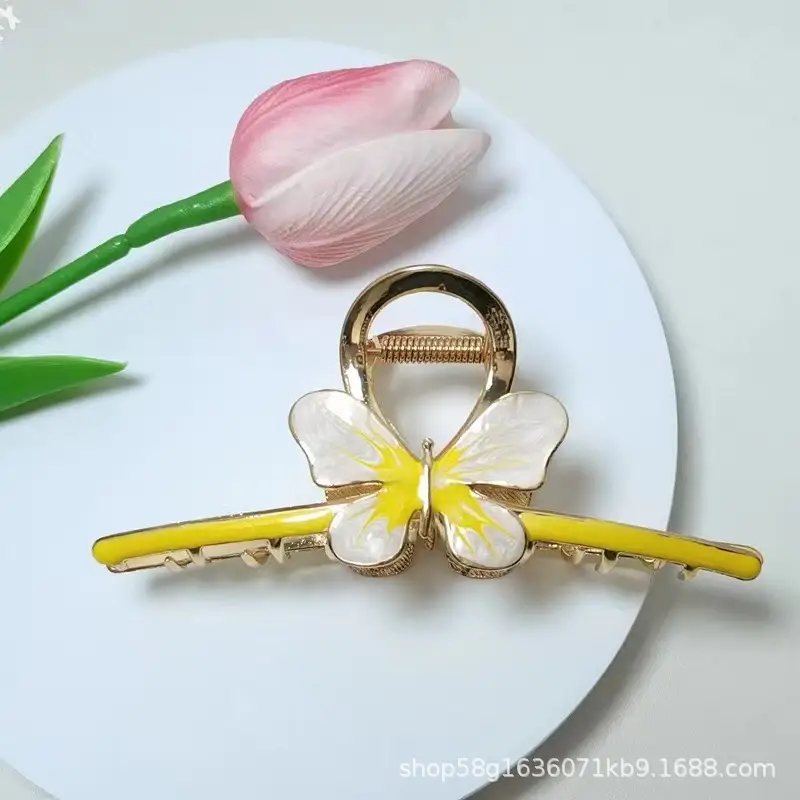 Elegant Shark Clip Hairpin with Pearl Beads - Image 39