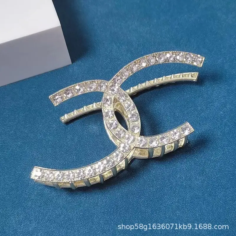 Elegant Shark Clip Hairpin with Pearl Beads - Image 47