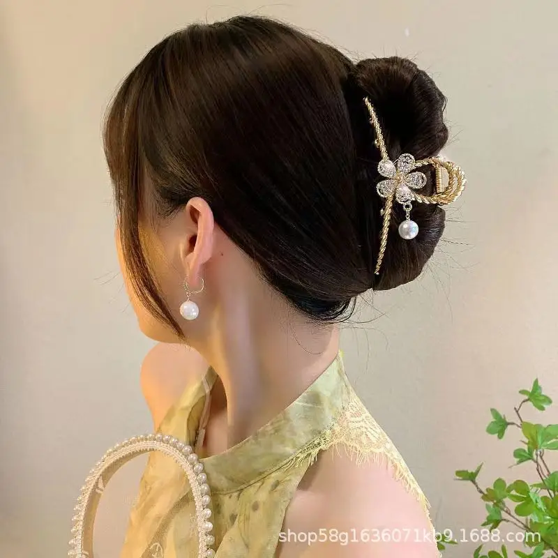 Elegant Shark Clip Hairpin with Pearl Beads - Image 6