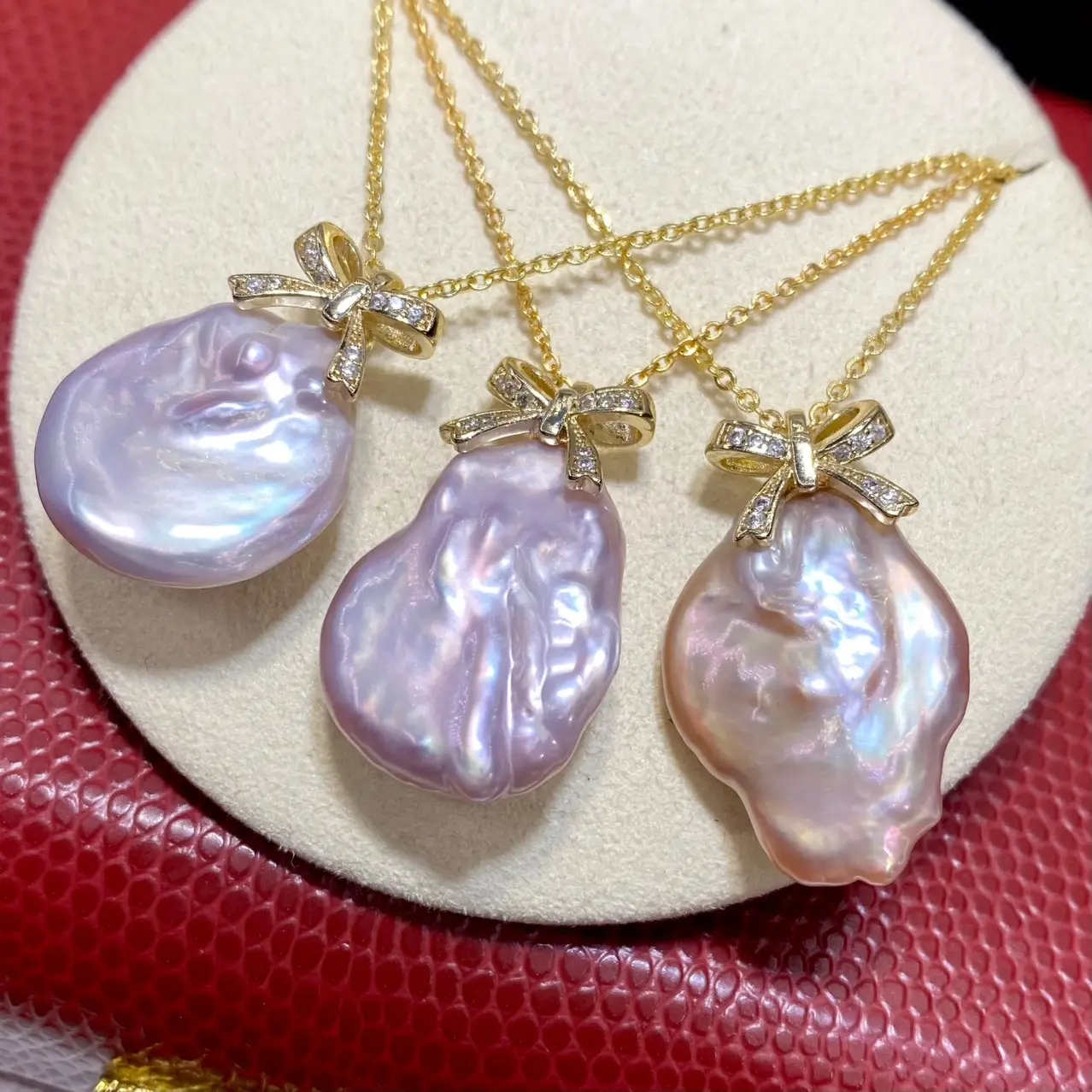 Natural Freshwater Baroque Pearl Pendant Set — feature 6