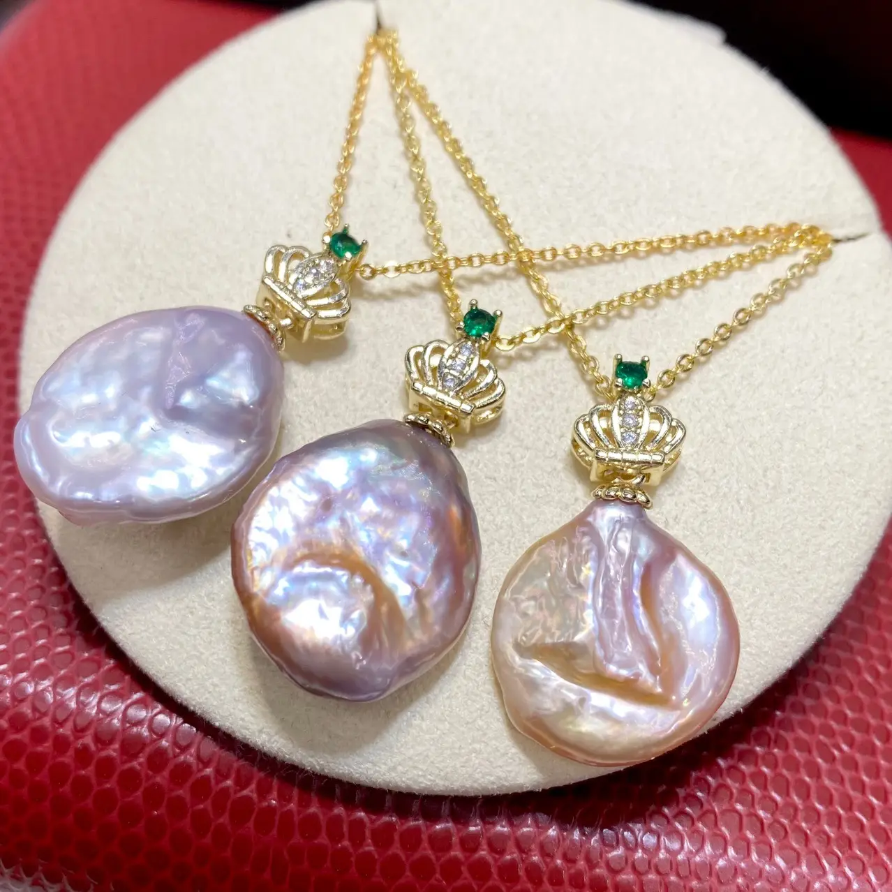 Natural Freshwater Baroque Pearl Pendant Set — feature 8