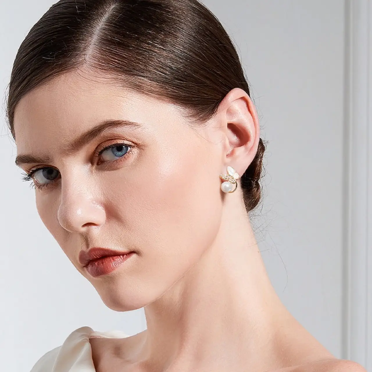 Fritillaria Butterfly Pearl Earrings Gold Plated — feature 10