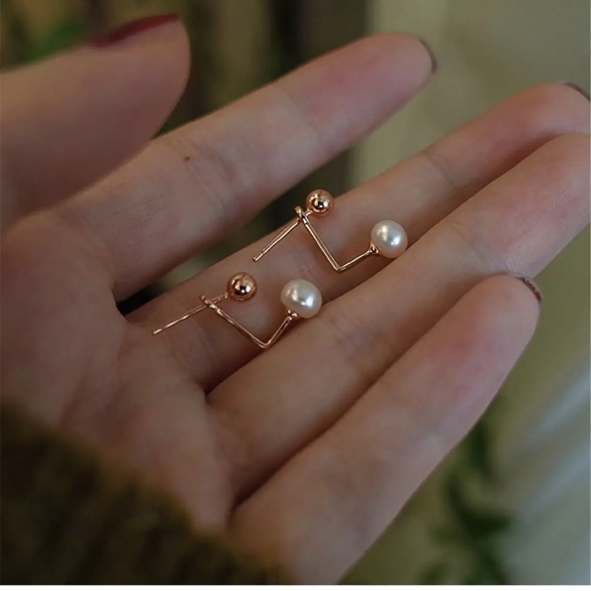 Pearl Gold Ear Studs for Women Summer 2024 - Image 2