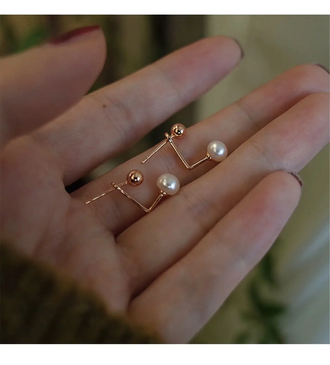 Pearl Gold Ear Studs for Women Summer 2024 — feature 2