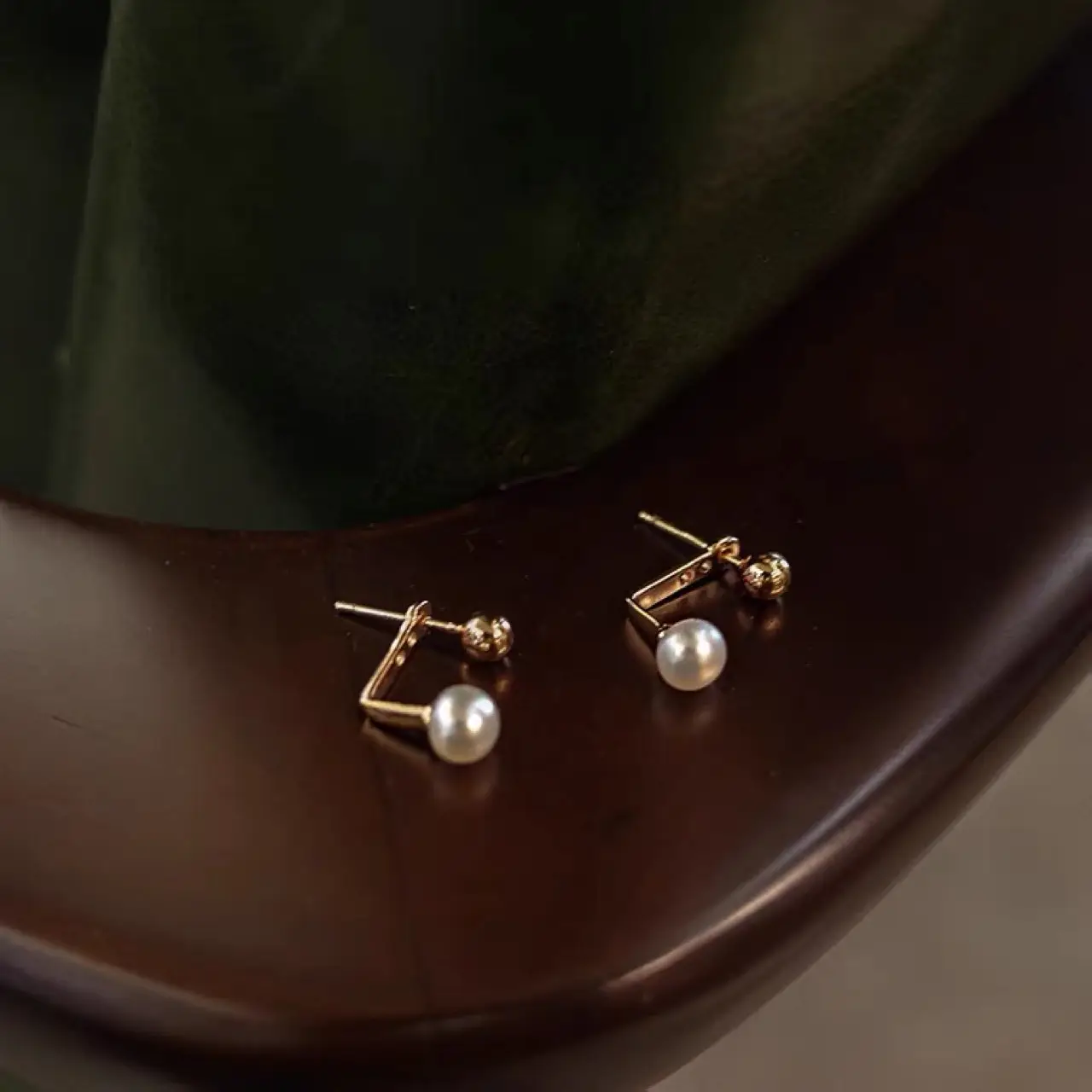 Pearl Gold Ear Studs for Women Summer 2024 — feature 6