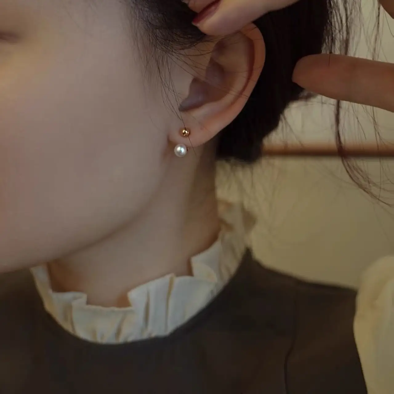 Pearl Gold Ear Studs for Women Summer 2024 — feature 7