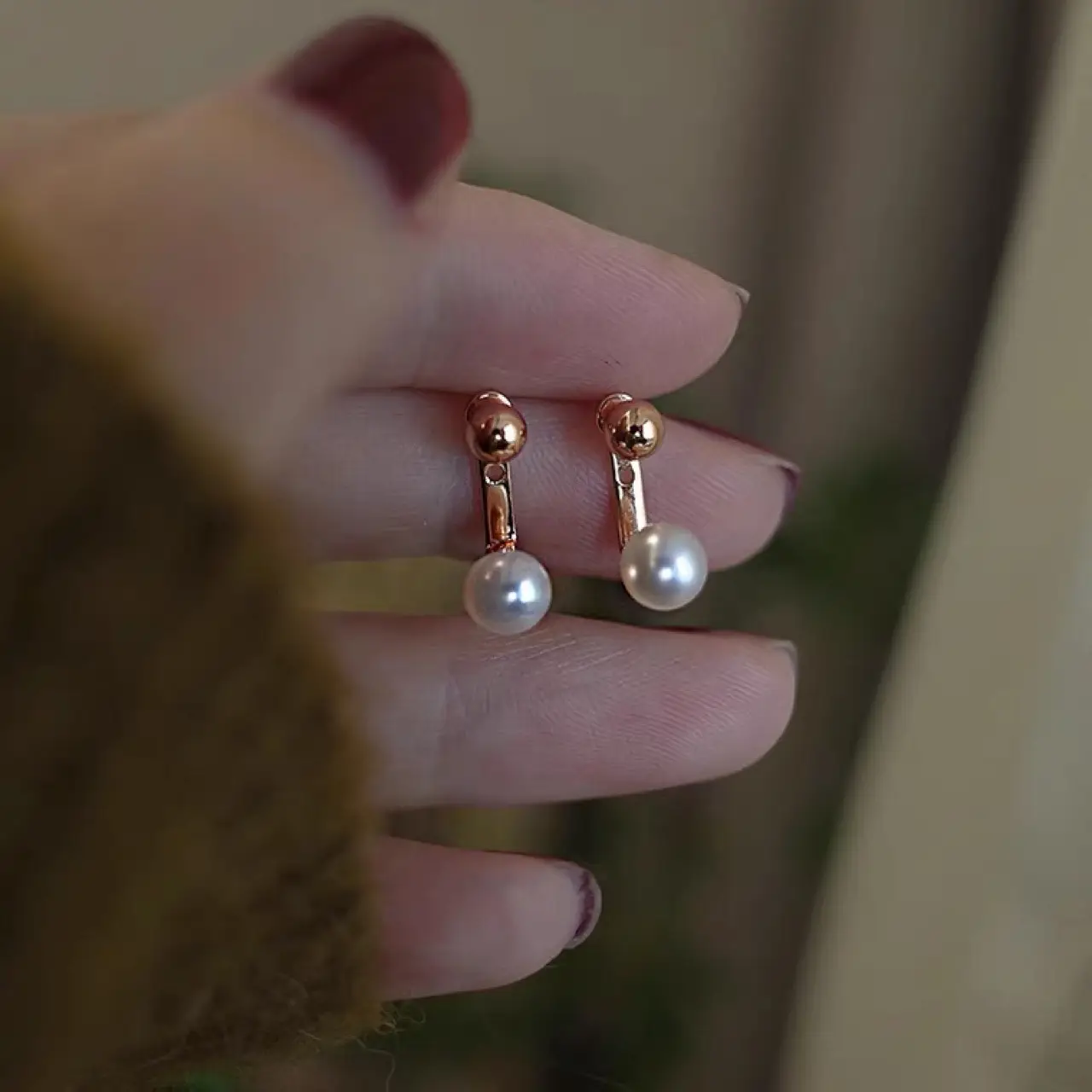 Pearl Gold Ear Studs for Women Summer 2024 — feature 8