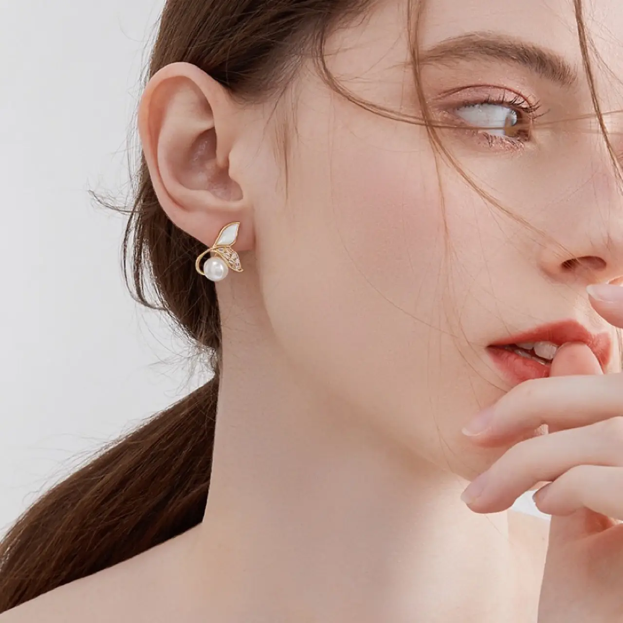 Natural Pearl Earrings for Women Elegant Light Luxury