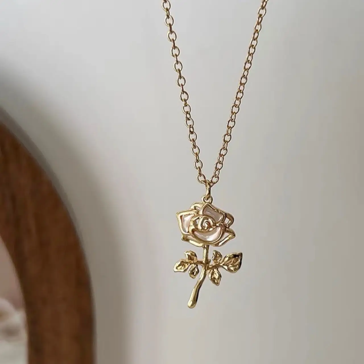 Elegant Rose Flower Necklace for Women - Image 2