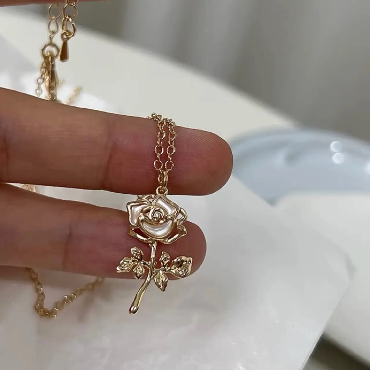 Elegant Rose Flower Necklace for Women - Image 3