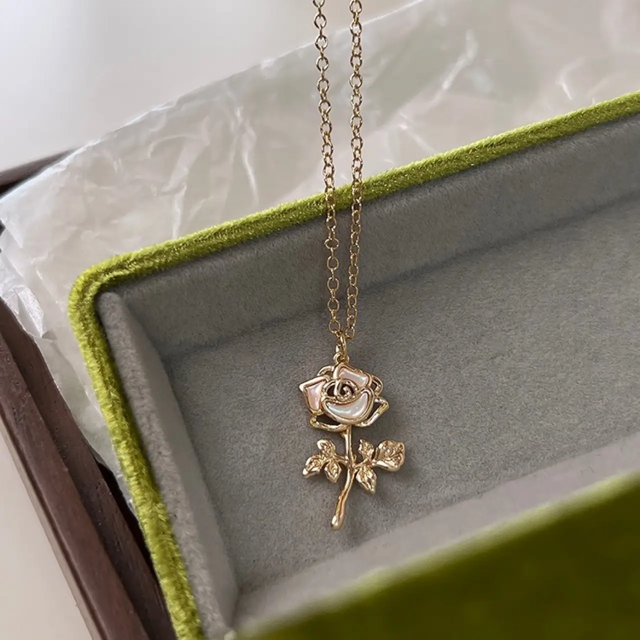 Elegant Rose Flower Necklace for Women - Image 4
