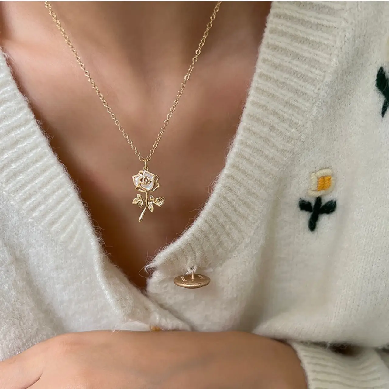 Elegant Rose Flower Necklace for Women — feature 6