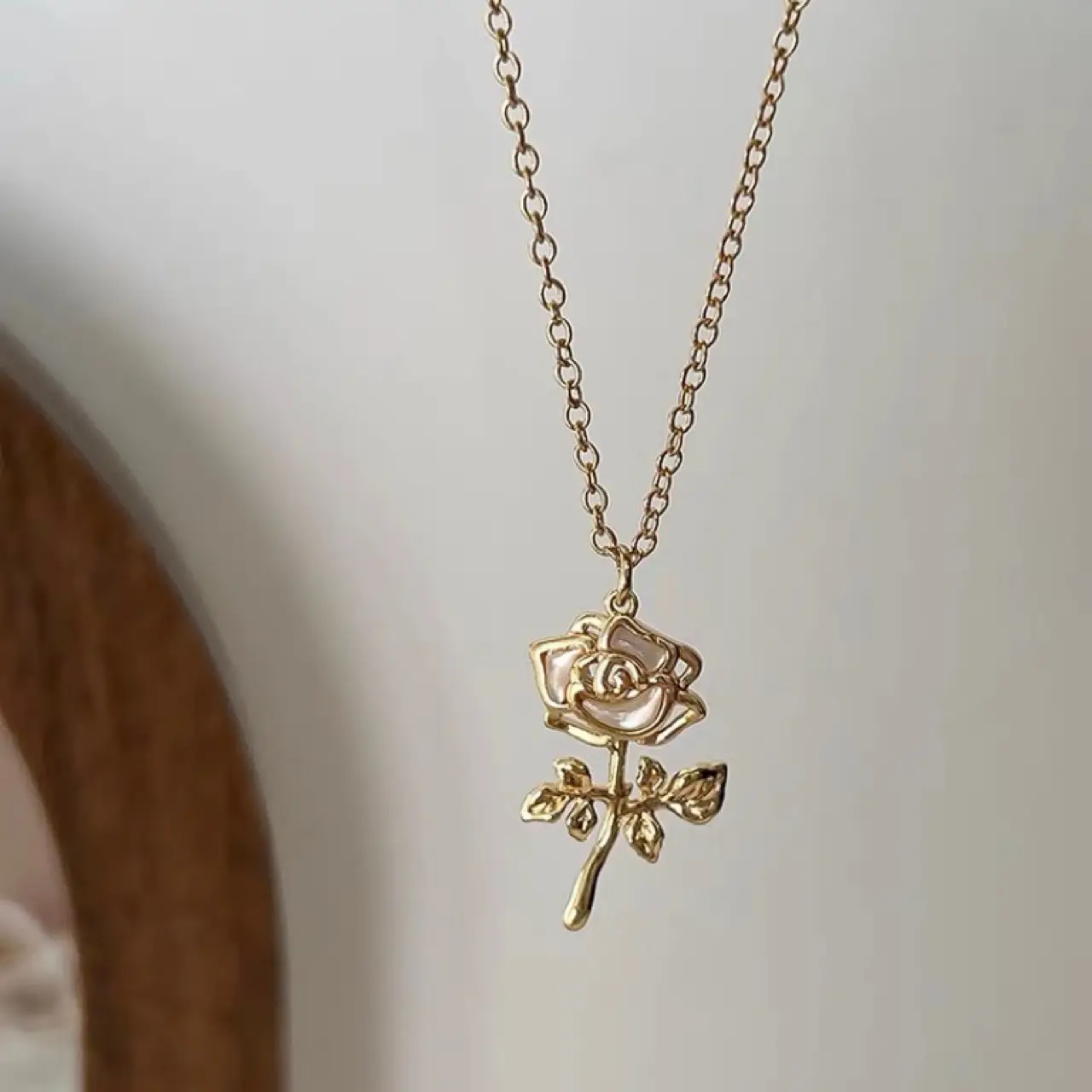 Elegant Rose Flower Necklace for Women — feature 7