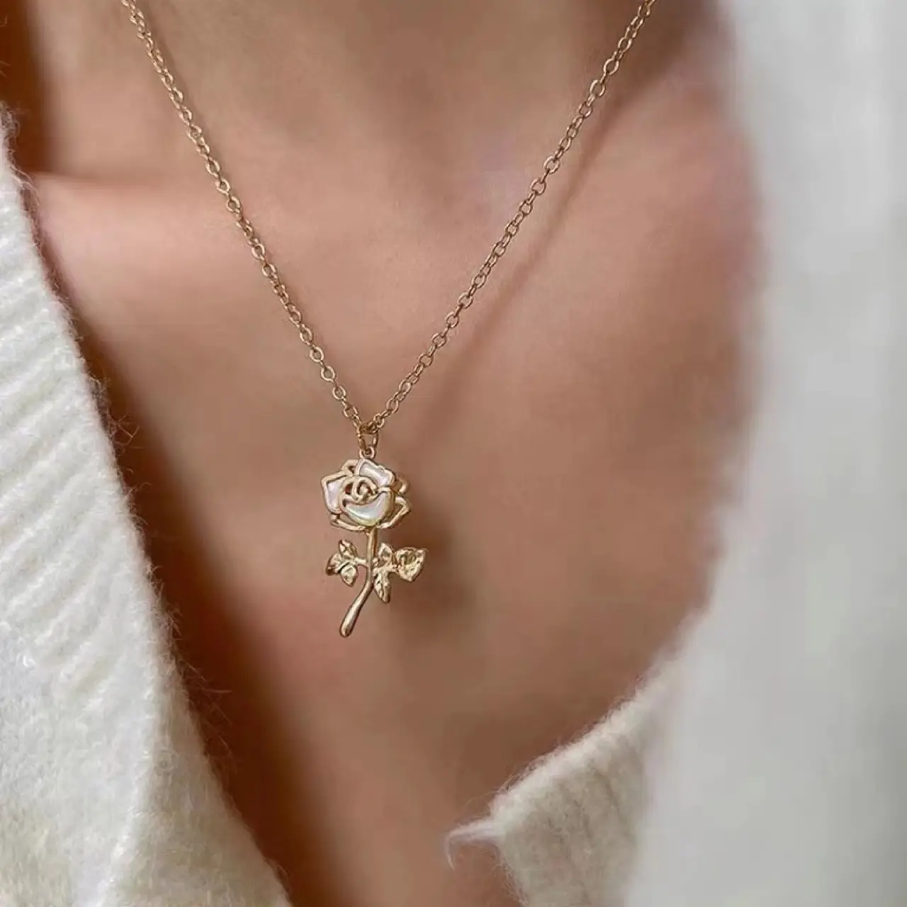 Elegant Rose Flower Necklace for Women — feature 9