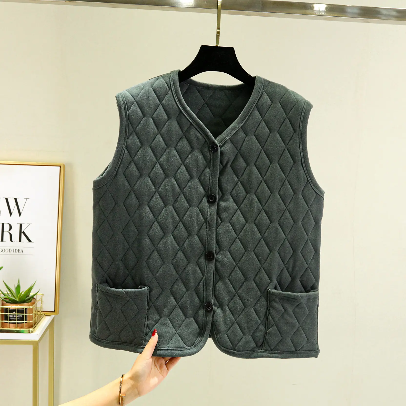 Korean Style Rhombus Pocket Vest Winter Multi Layer Thickened Gold Silk Cotton Vest Loose Outer Wear Plus Size Waistcoat — feature 4