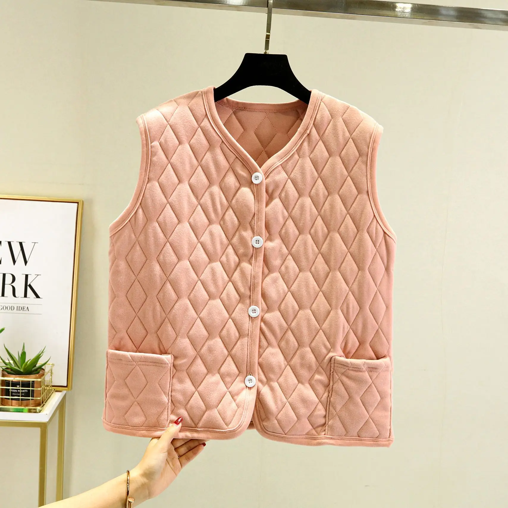 Korean Style Rhombus Pocket Vest Winter Multi Layer Thickened Gold Silk Cotton Vest Loose Outer Wear Plus Size Waistcoat — feature 6