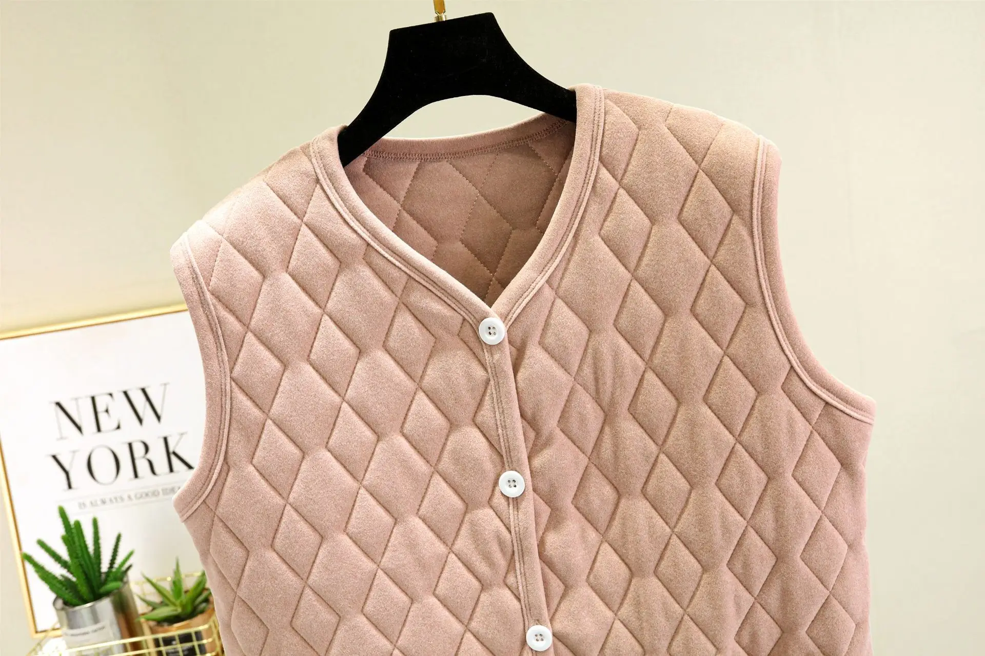 Korean Style Rhombus Pocket Vest Winter Multi Layer Thickened Gold Silk Cotton Vest Loose Outer Wear Plus Size Waistcoat — feature 8