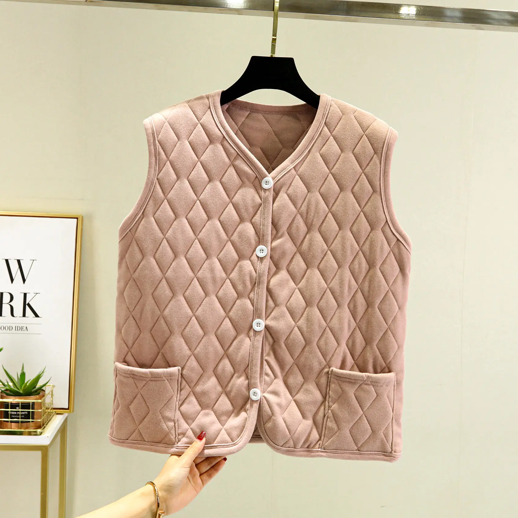 Korean Style Rhombus Pocket Vest Winter Multi Layer Thickened Gold Silk Cotton Vest Loose Outer Wear Plus Size Waistcoat - Image 4