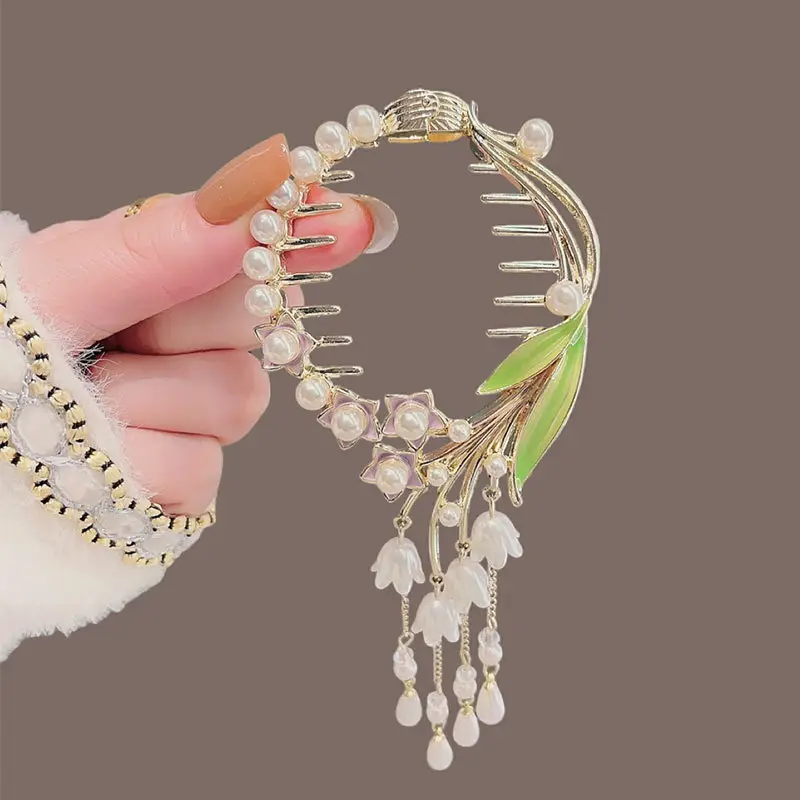 Pearl & Rhinestone Butterfly Hairpin for Women - Image 9
