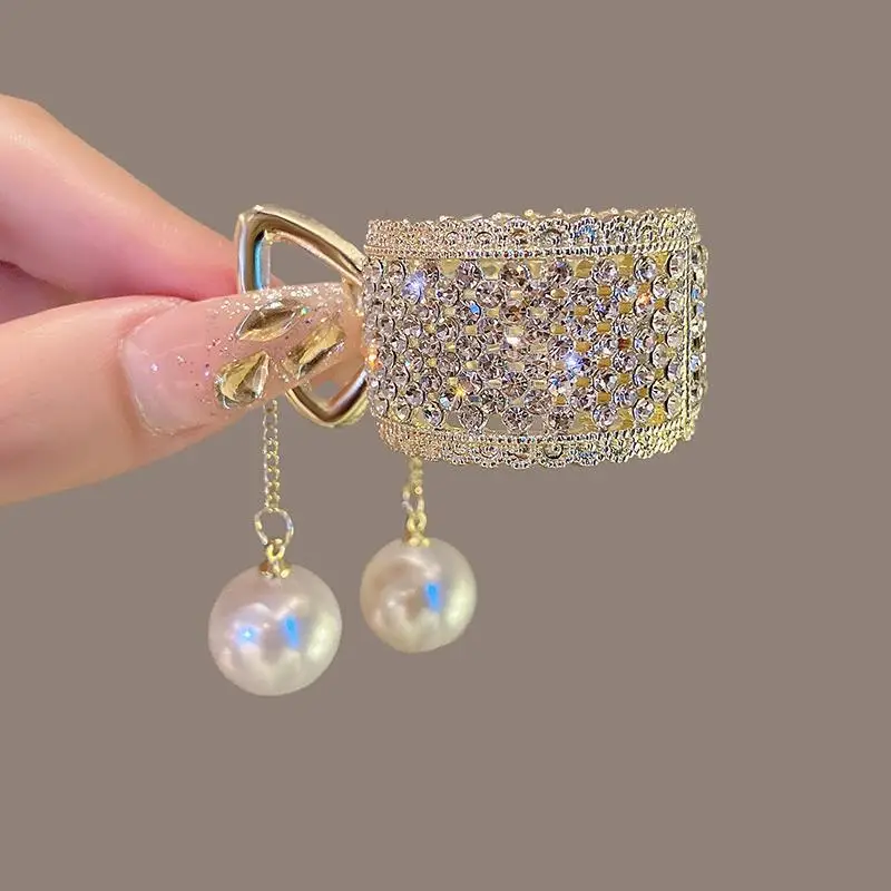 Pearl & Rhinestone Butterfly Hairpin for Women - Image 16